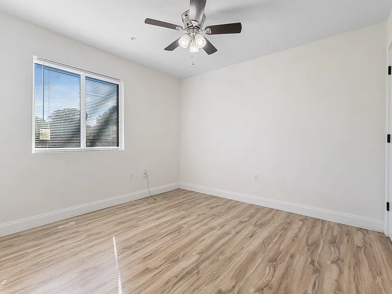 2210 Washington Ave #9 — Photo 8