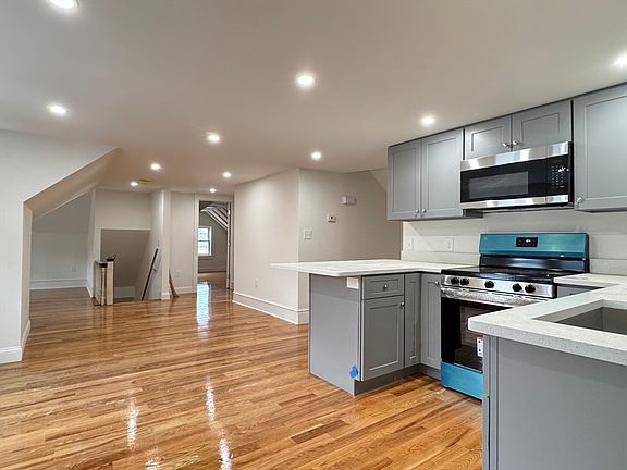 2nd image of 39 Newbury Ave APT 3