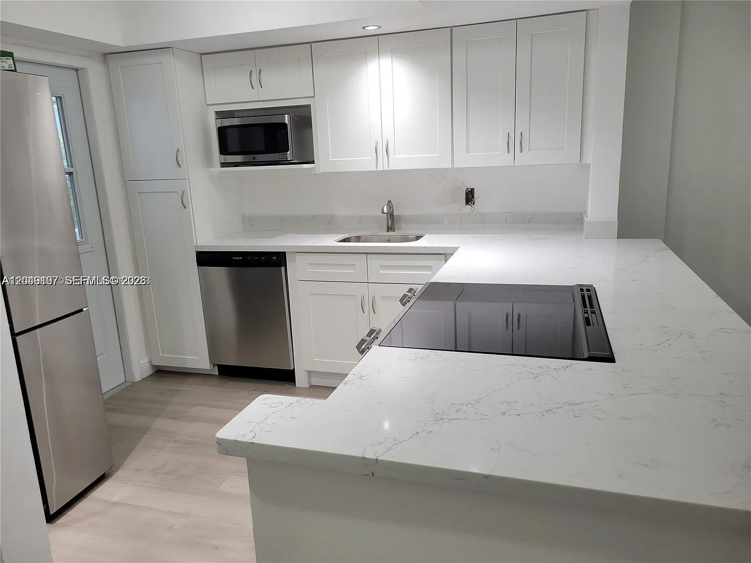 April Song Condo — Photo 1