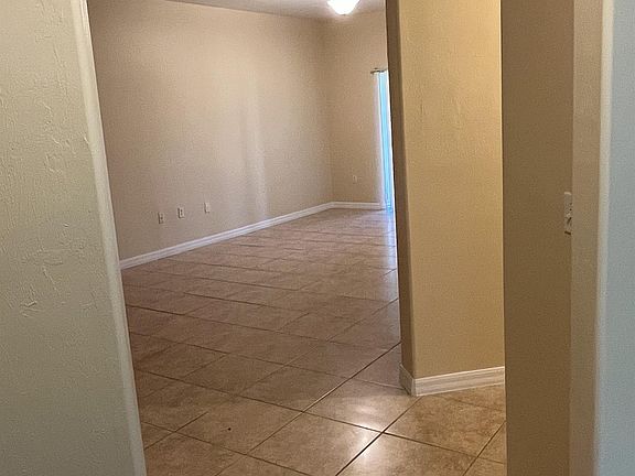 3rd image of 831 NE 15th Ln