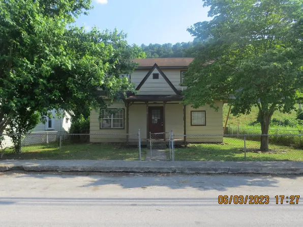 410 Cedar St, Loyall, KY 40854