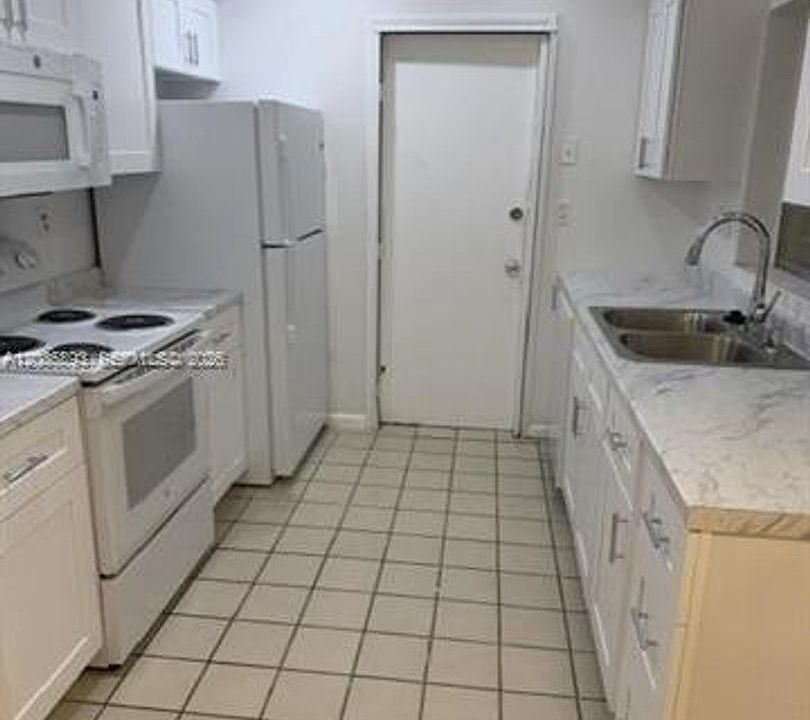 1st image of 10565 SW 156th Ln #10565