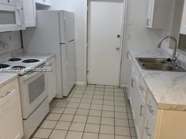 10565 SW 156th Ln, Miami, FL