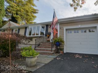 16 Clifford Dr, Park Ridge, NJ 07656