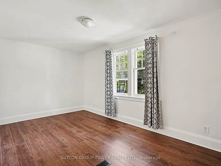 118 Castlefield Ave — Photo 18
