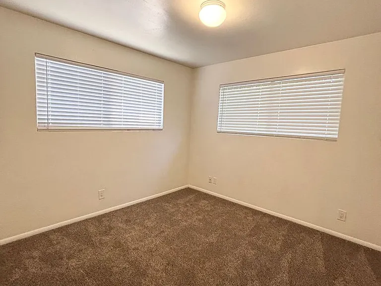320 & 324 E Pine Ave — Photo 10