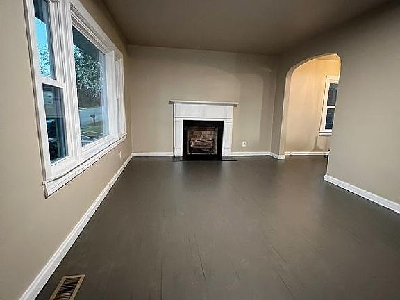 3rd image of 214 Norwood Dr