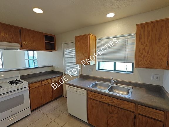 3rd image of 3318 E Bellevue St #B