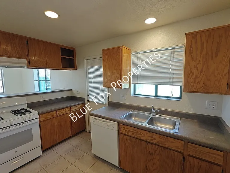 3318 E Bellevue St #B — Photo 3