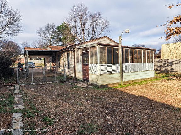 5th image of 1809 Dorchester Dr