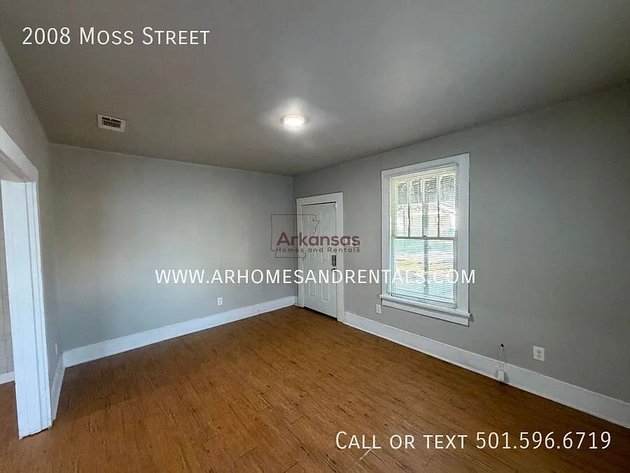 2008 Moss Street | 4 Bedrooms | 1.5 Bathrooms ~ 1/2 Off Month's Rent — Photo 2