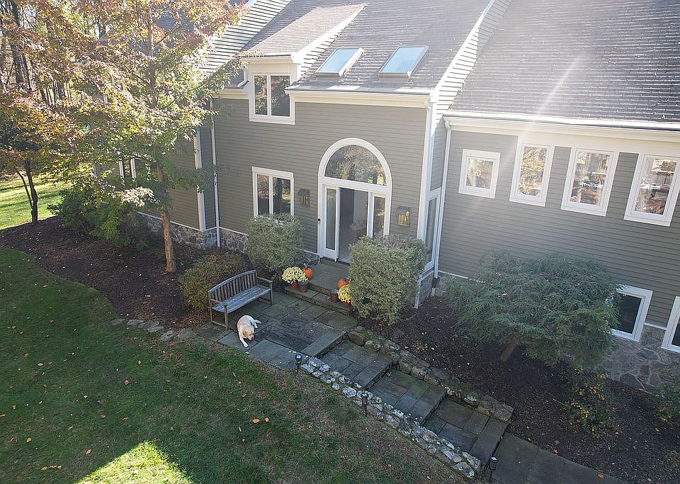 2nd image of 5 Mark Twain Ln