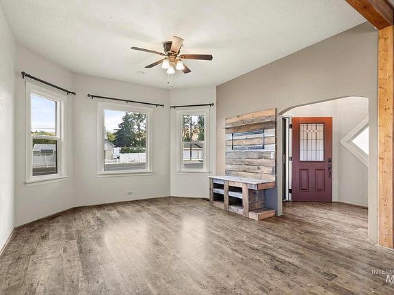 3rd image of 410 High St