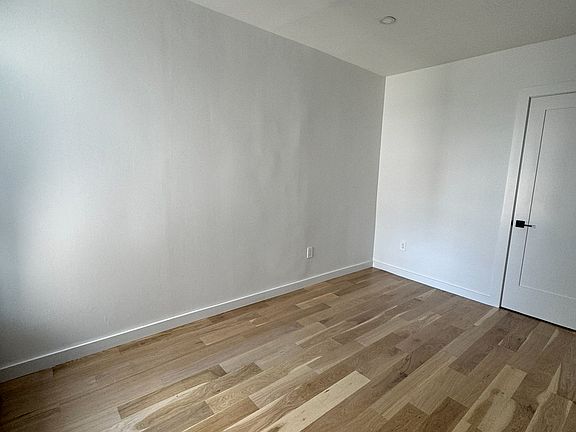 5th image of 52 Hausman St Floor 3