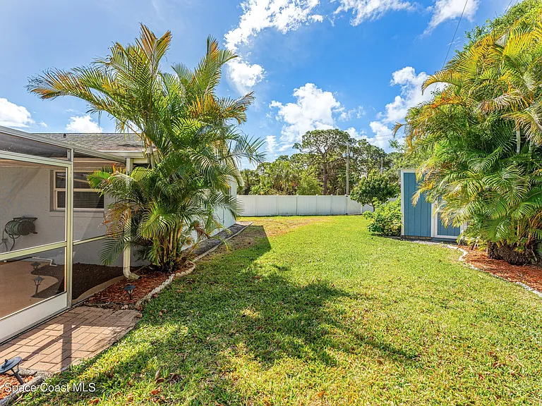 113 Las Palmas — Photo 41