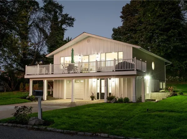 1055 Anthony Rd, Portsmouth, RI 02871