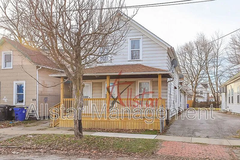 3 bed, 1.0 bath, 1250 sqft, $1,095 — Photo 2