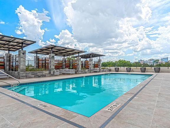 3rd image of 1701 Hermann Dr #17D