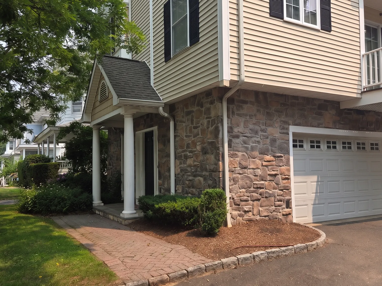 3 bed, 1880 sqft, $4,600 — Photo 2