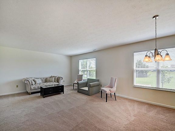 3rd image of 485 Pebble Dr