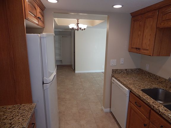 5th image of 5728 S Waterbury Way Unit A