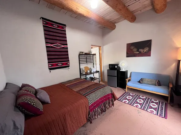 1243 Lamento Del Coyote, Taos, NM 87571