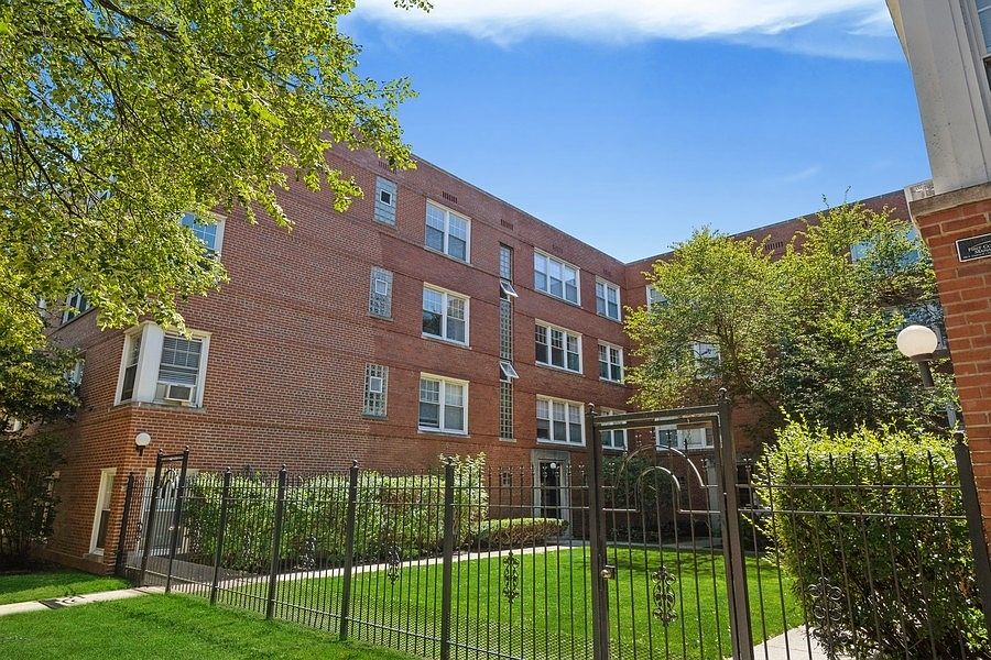 1st image of 2437 W Farragut Ave APT 2A