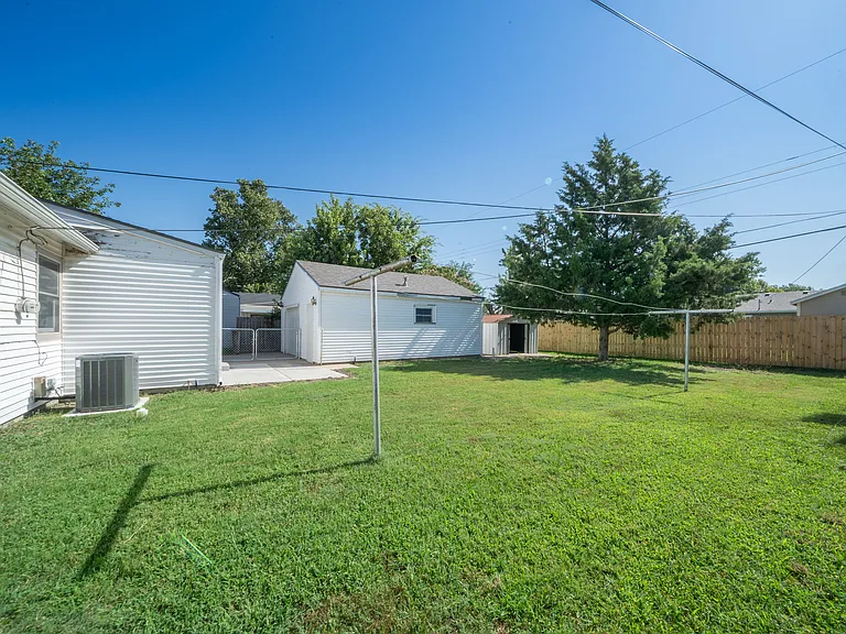 3118 S McLean Blvd — Photo 18