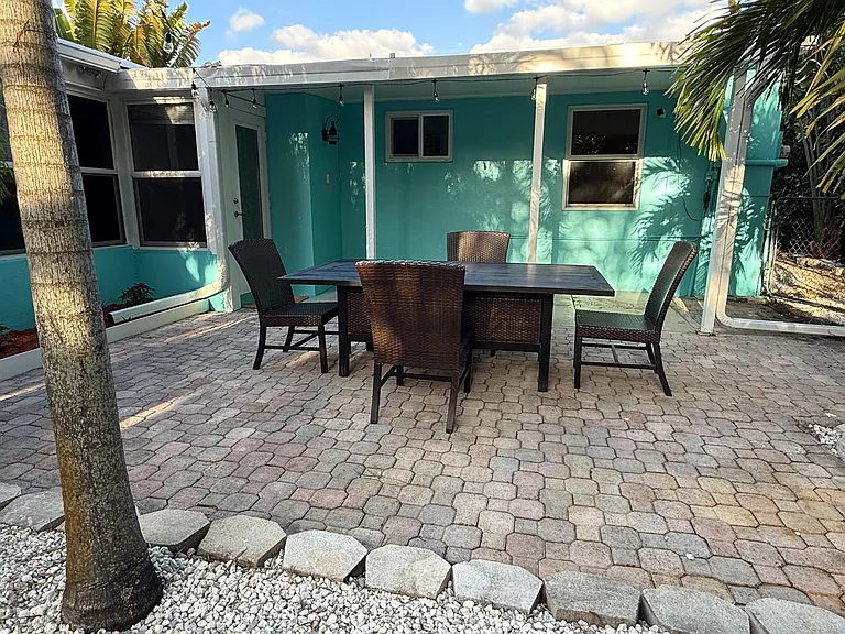 1413 SW 23rd Ave #1 — Photo 4