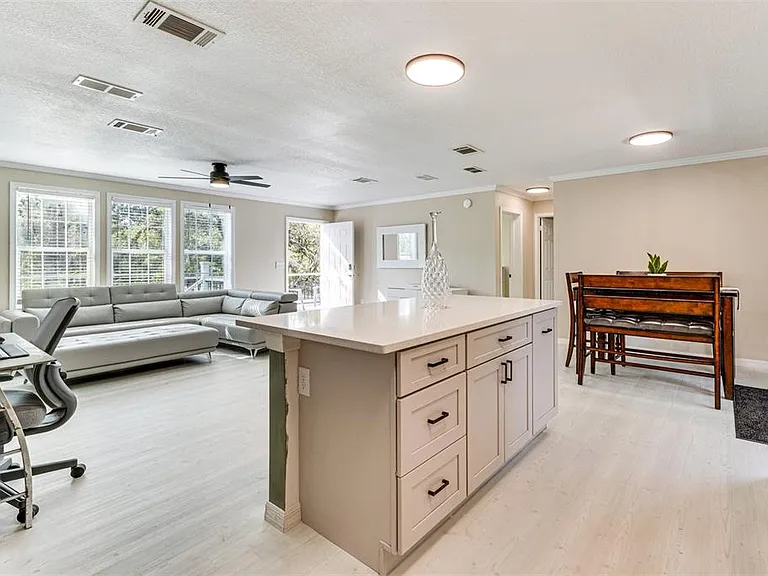 8125 Shelley Trl — Photo 6