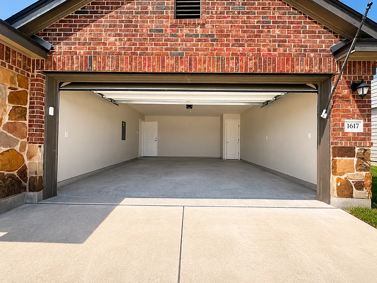 1617 Lubbock Dr — Photo 24