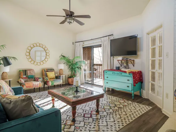 134 Turtle Creek Rd APT 10, Charlottesville, VA 22901