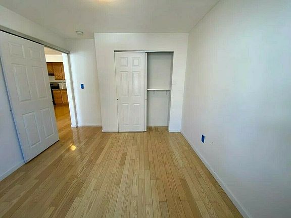4th image of 10-44 47th Ave #2F