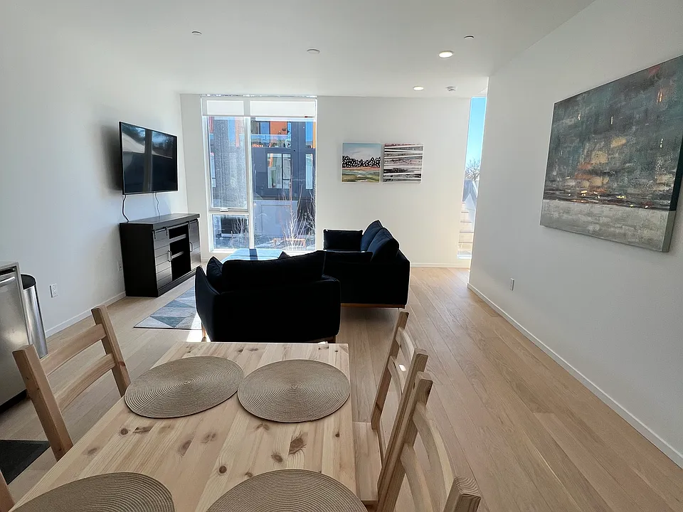 2422 Binnen Ln #201