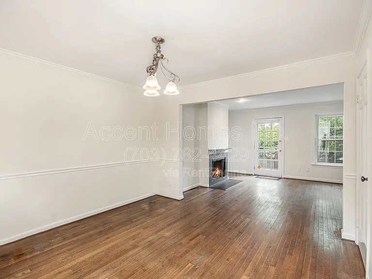 449 Old Town Ct — Photo 9