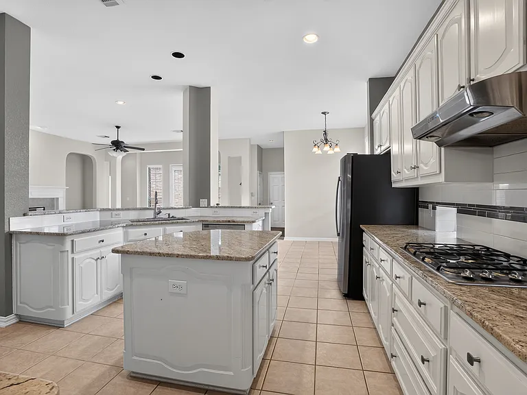 111 Ripplewood Cv — Photo 14