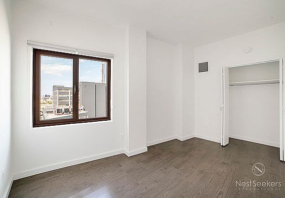 5th image of 11-39 49th Ave #1101