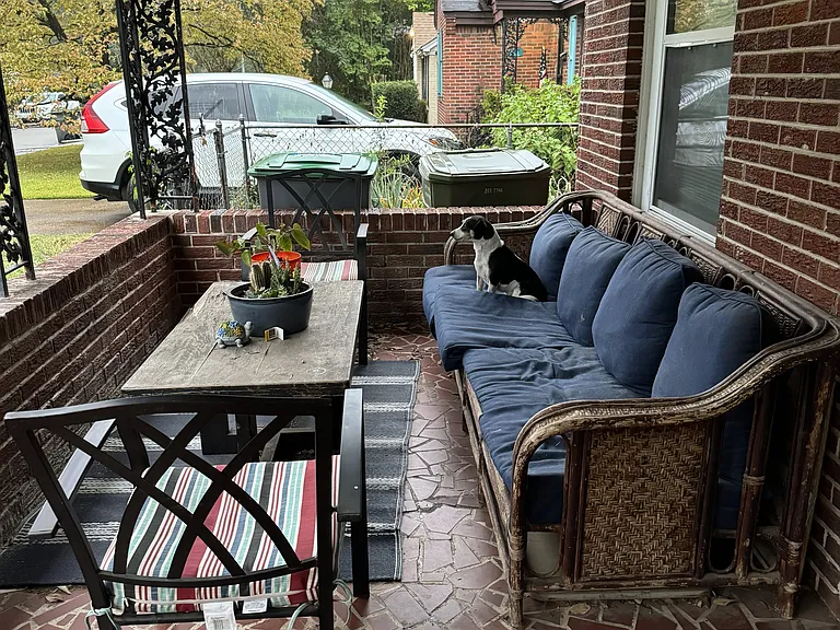 605 Loeb St — Photo 2