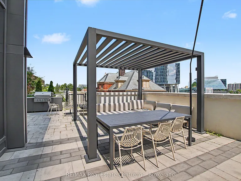 15 Wellington St S #2214 — Photo 32