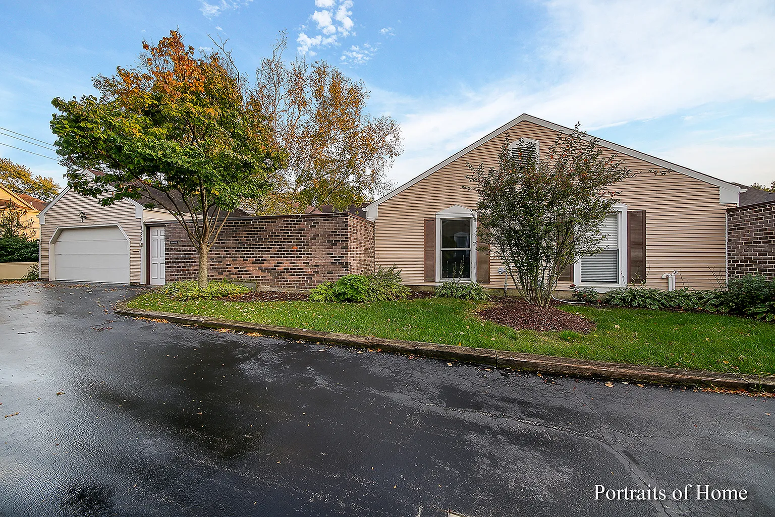 1054 Dartmouth Dr photo 1