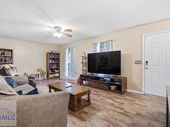 5th image of 932 Primrose Ln