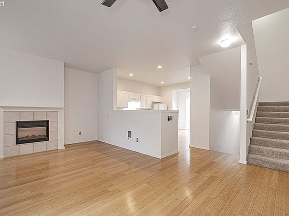 4th image of 221 NE 76th Ave