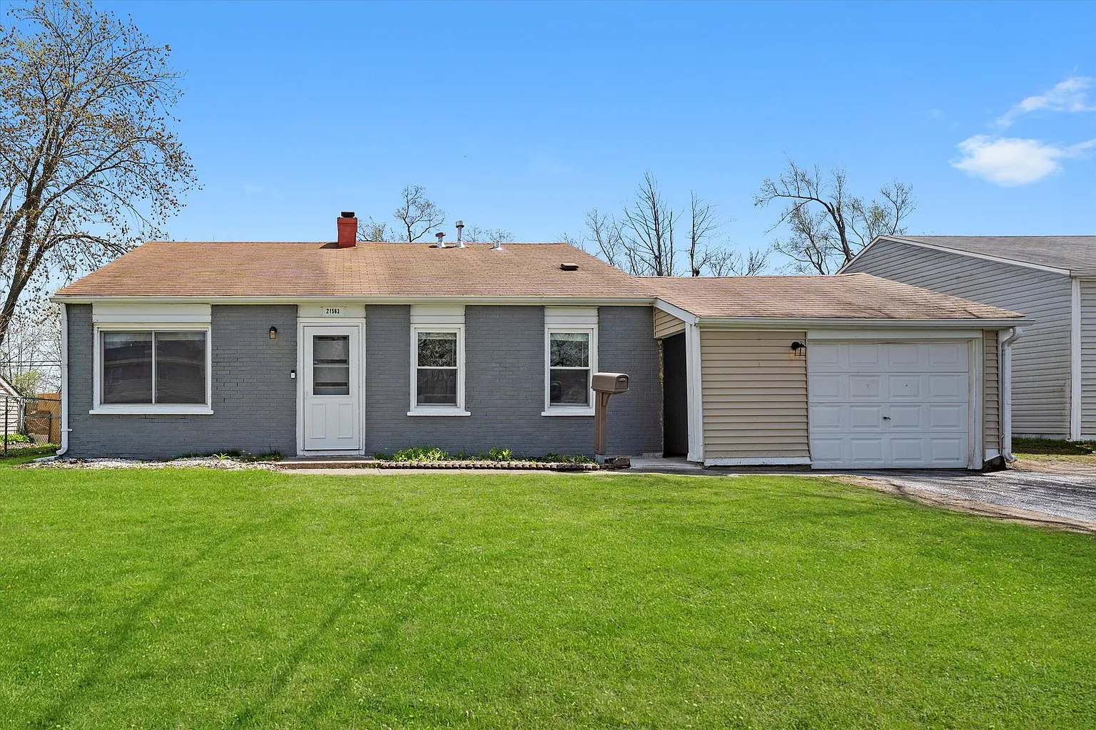 21563 Orion Ave photo 1