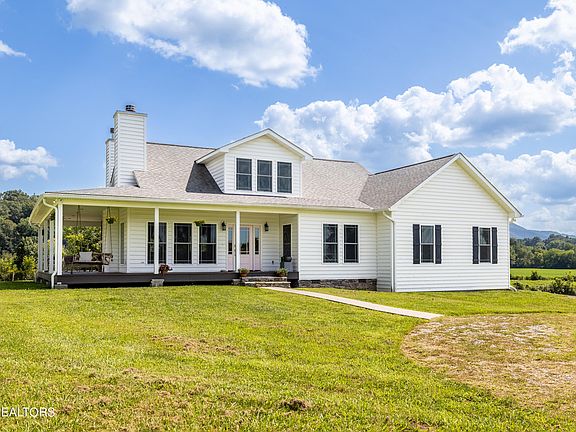 4th image of 816 Country Ln