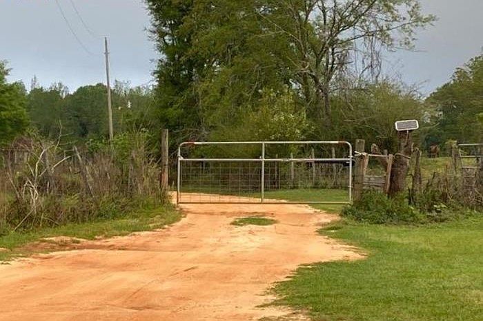 2nd image of 1690 Smith Dairy Rd