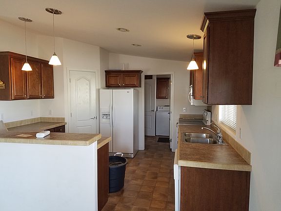 5th image of 13827 E 49th Ln