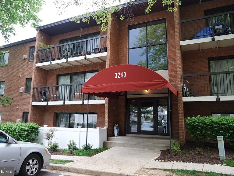 3240 S 28th St #302 — Photo 2