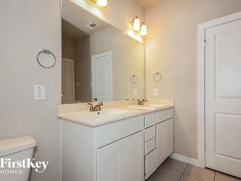 613 Sophia Way — Photo 9