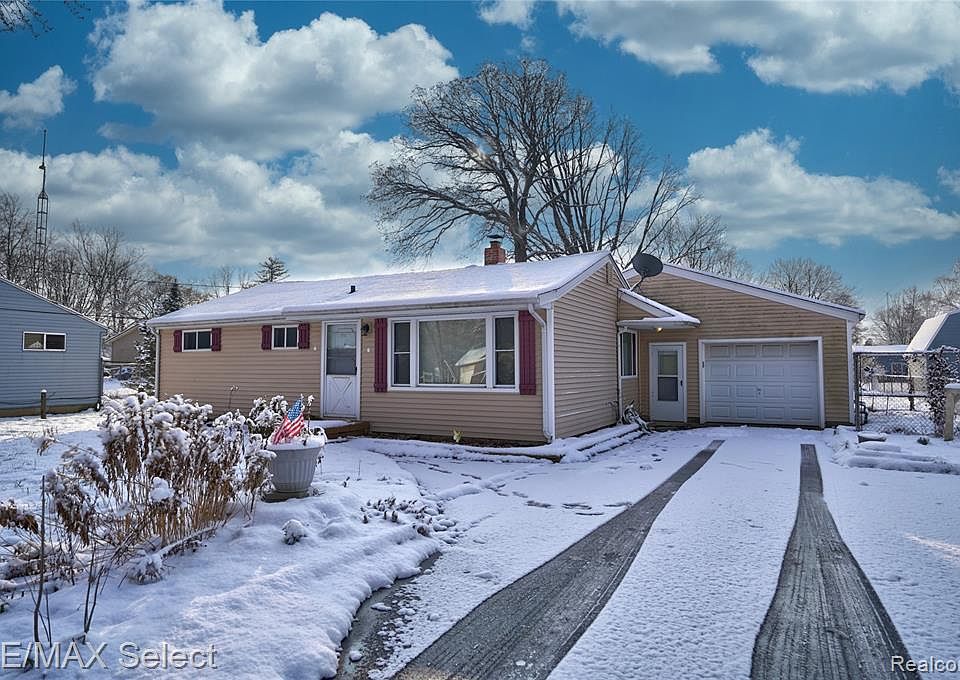 1st image of 6220 Surrey Ln