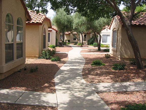 Walkway between units